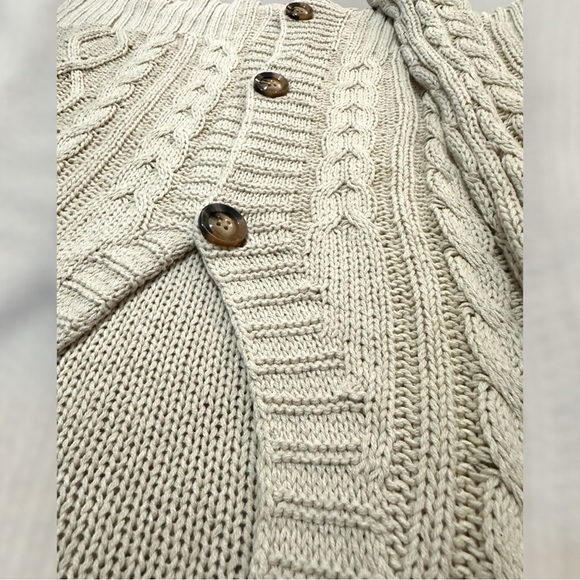 Glam Brand M Cream Cable Knit sweater - Picture 3 of 9